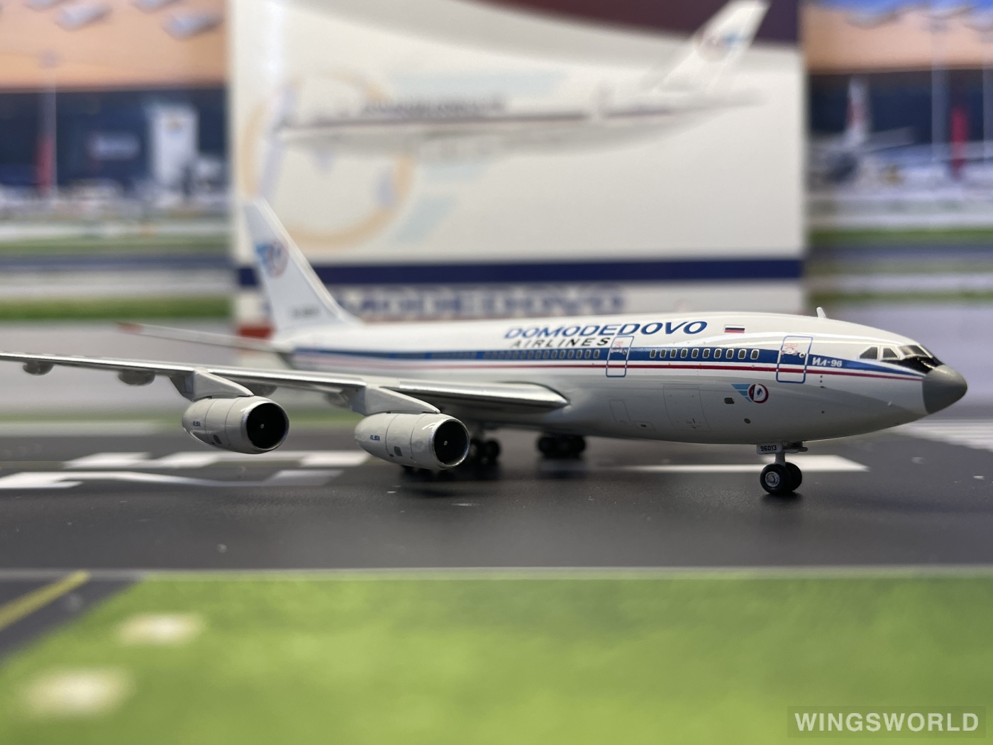 Phoenix 1:400 PH10657 Domodedovo Airlines 多莫杰多沃航空 Ilyushin Il-96 RA-96013