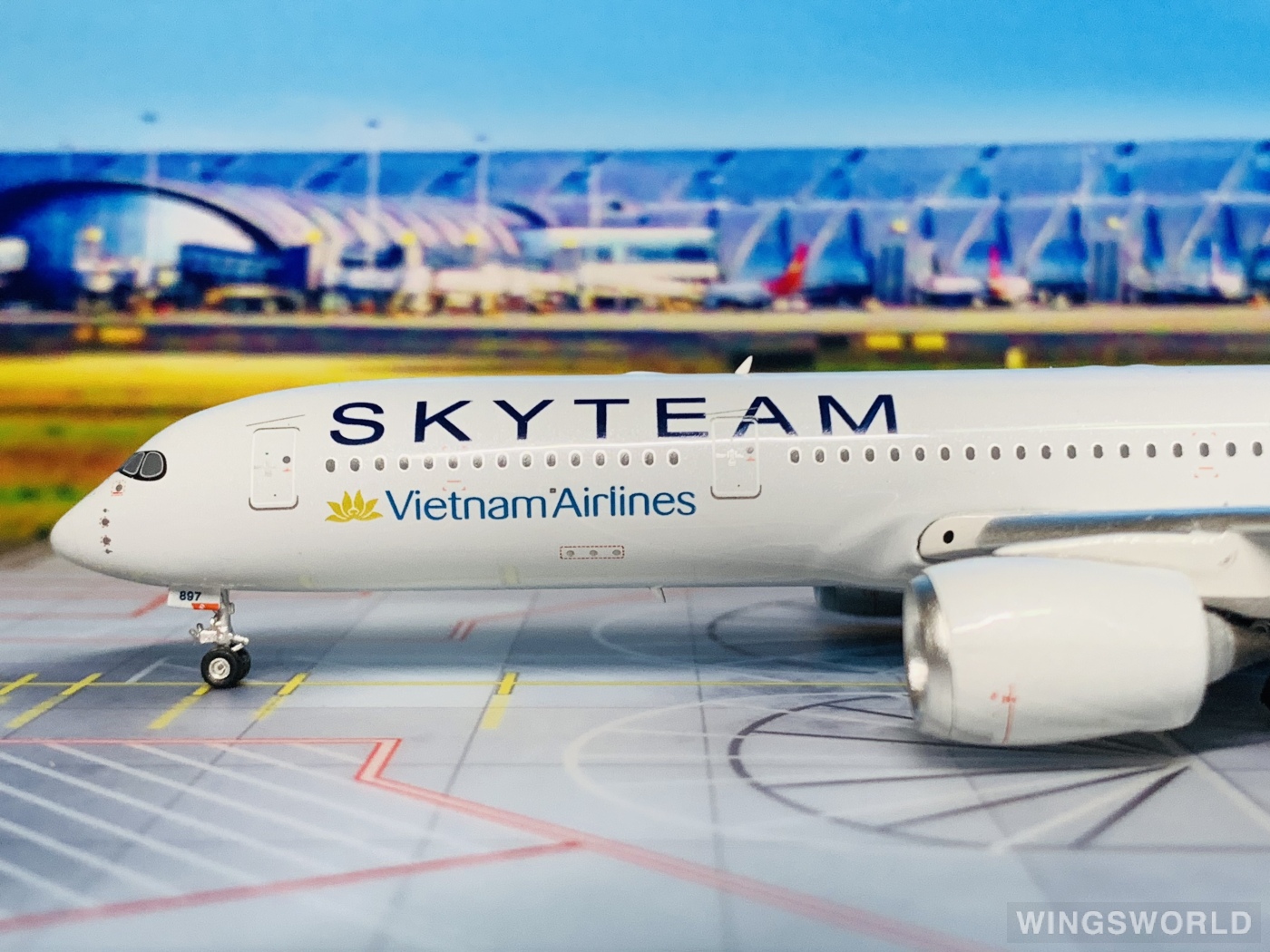 Phoenix 1:400 PH11484 Vietnam Airlines 越南航空 Airbus A350-900 VN-A897