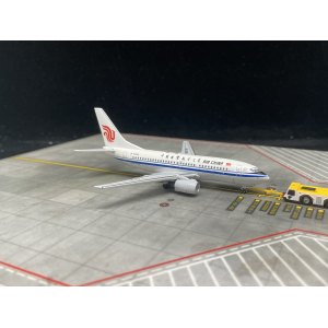 Air China 中国国际航空 Boeing 737-700 B-5043 1990s colors. With rolling gears. AC4B5043 AeroClassics 1:400