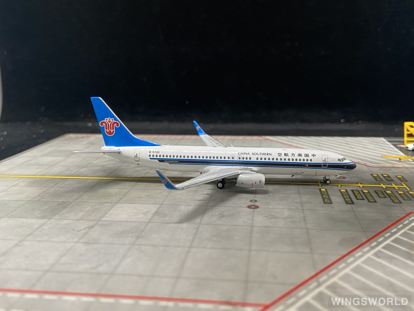 NGmodels 1:400 NG58116 China Southern 中国南方航空 Boeing 737-800 B-5720