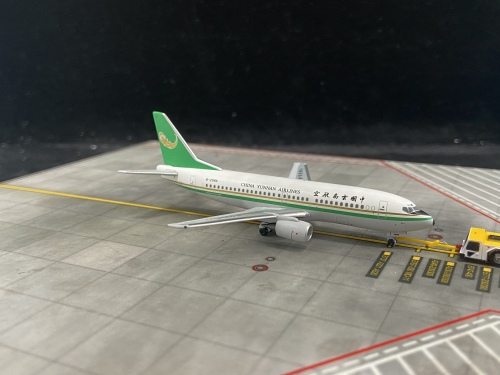 China Yunnan Airlines 中国云南航空 Boeing 737-300 B-2986  SKY-006 Skywings 1:400