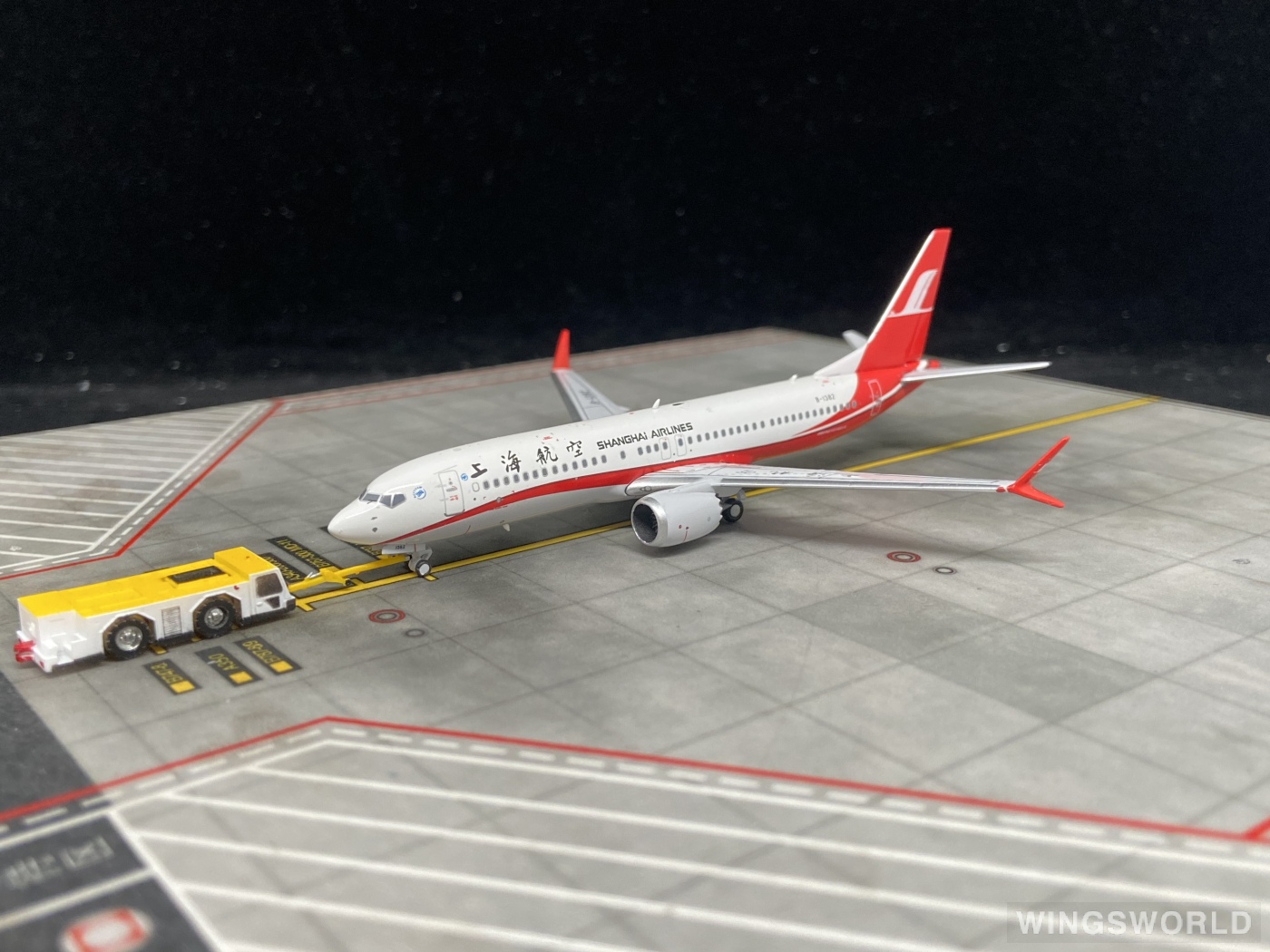 Pandamodel 1:400 PM-B-1382 Shanghai Airlines 上海航空 Boeing 737 MAX 8 B-1382