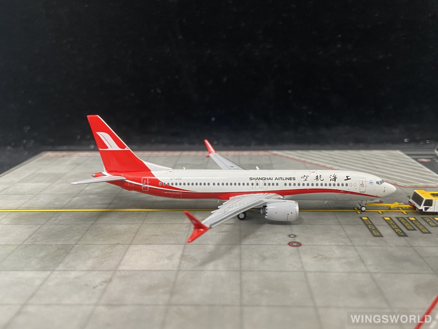Pandamodel 1:400 PM-B-1382 Shanghai Airlines 上海航空 Boeing 737 MAX 8 B-1382
