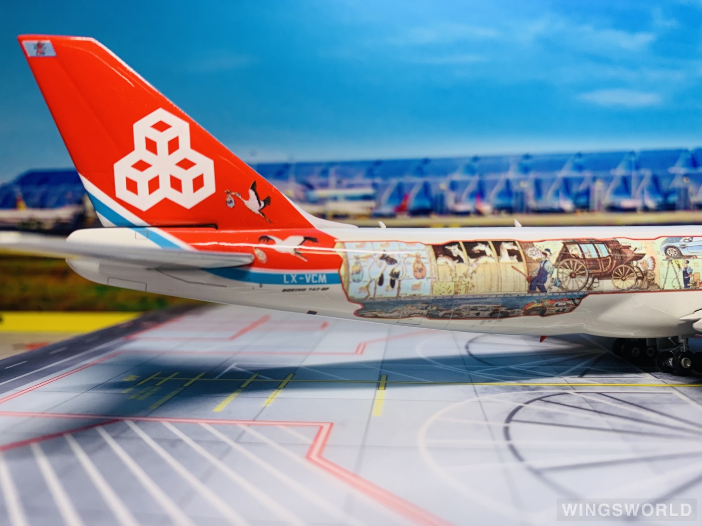 Phoenix 1:400 PH11328 Cargolux 卢森堡货运航空 Boeing 747-8F LX-VCM