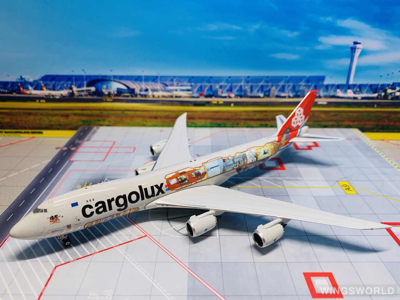 Phoenix 1:400 PH11328 Cargolux 卢森堡货运航空 Boeing 747-8F LX-VCM