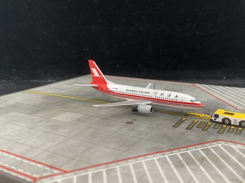 Shanghai Airlines 上海航空 Boeing 737-300 B-2980  SKY058S Skywings 1:400