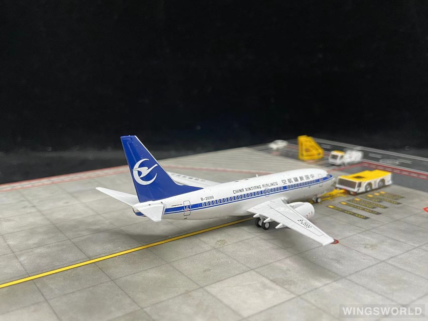C Model 1:400 C0022 China Xinjiang Airlines 中国新疆航空 Boeing 737-700 B-2699