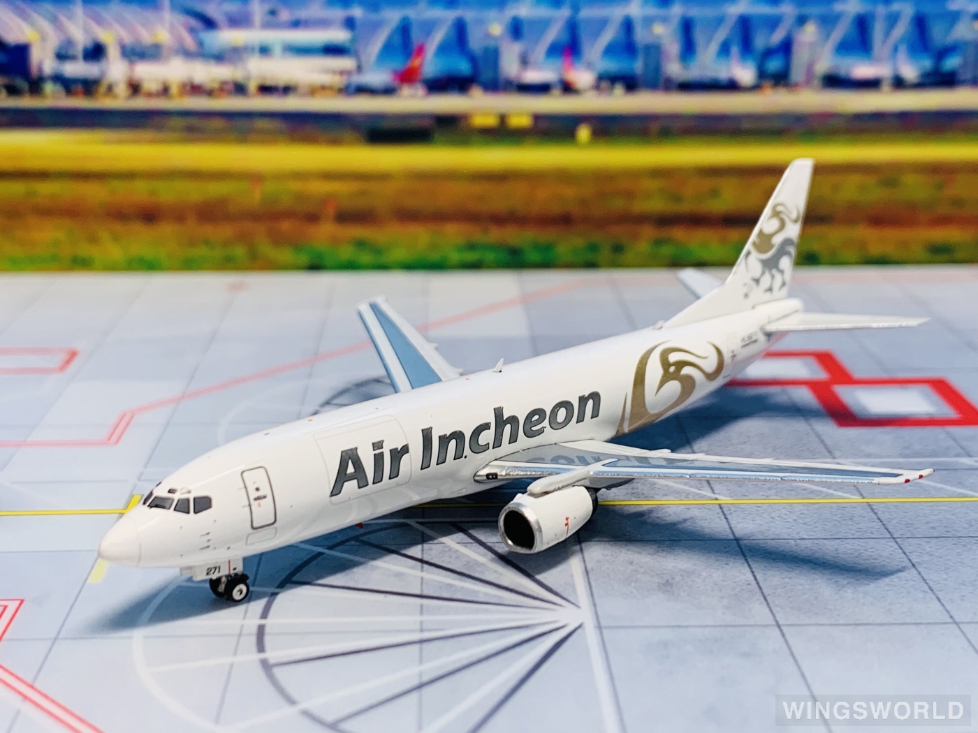 Phoenix 1:400 PH04238 Air Incheon 仁川航空 Boeing 737-400 HL8271