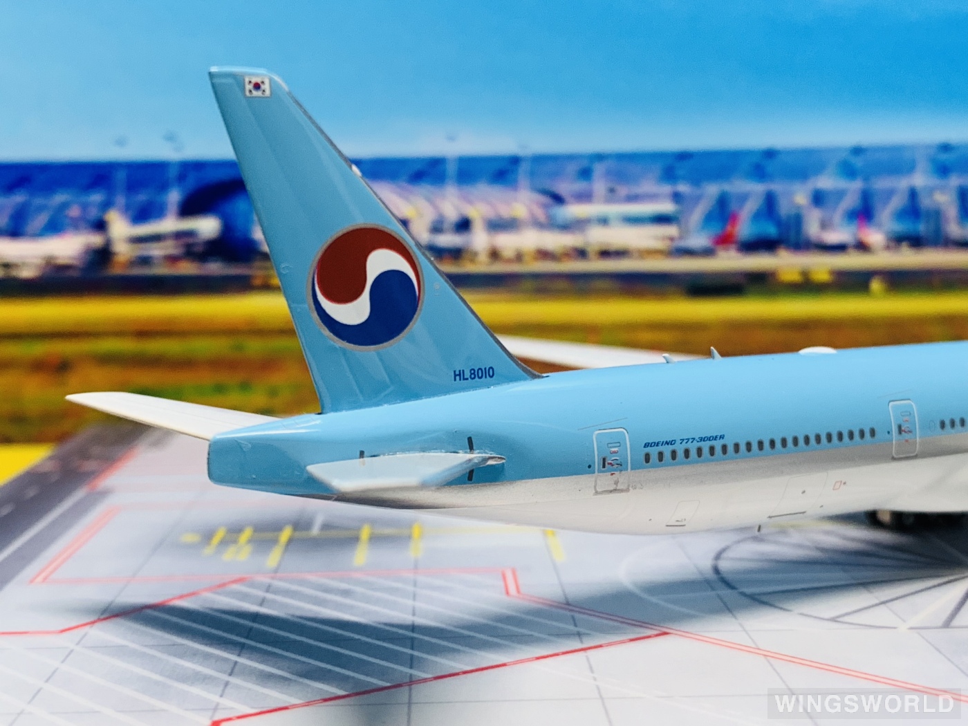 Phoenix 1:400 PH04216 Korean Air 大韩航空 Boeing 777-300ER HL8010