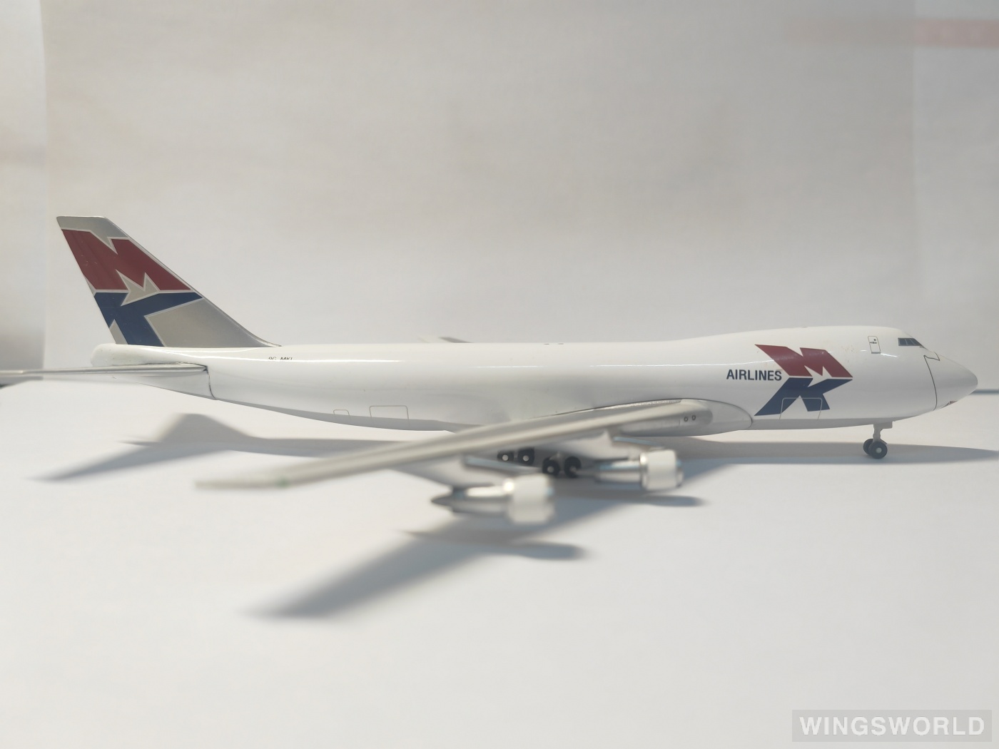 Geminijets 1:400 GJMKA198 MK Airlines Boeing 747-200 9G-MKI