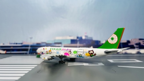 phoenix Airbus A330-2 EVAAIR Hellokitty