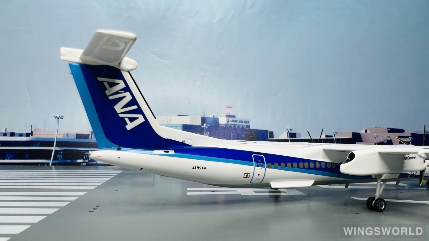 全日空商事【DH28010】1/200 ANA DHC-8-400 ANA DeHaviland DHC-8 Q-400 JA855A 1:200 Scale ezToys