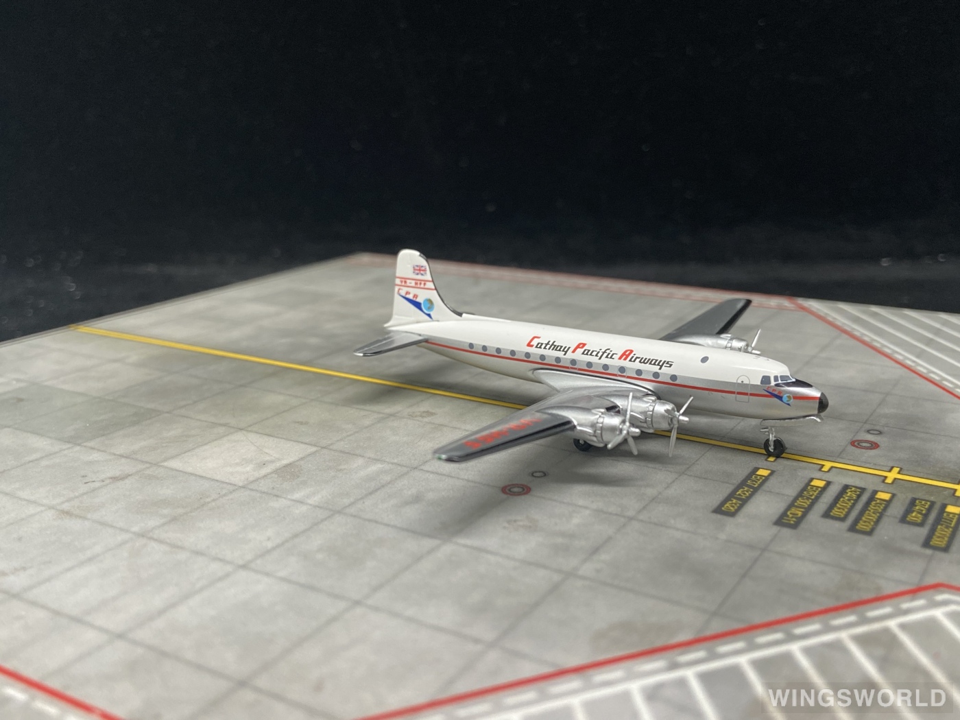 AeroClassics 1:400 AC756 Cathay Pacific 国泰航空 Douglas DC-4 VR-HFF