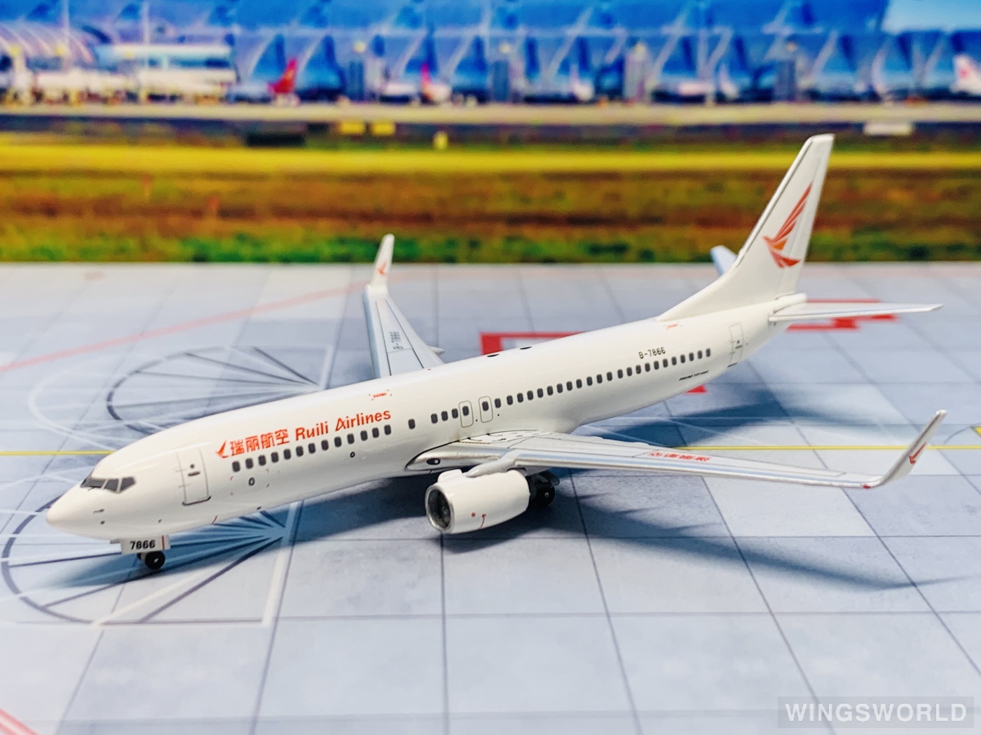 Pandamodel 1:400 PM-B-7866 Ruili Airlines 瑞丽航空 Boeing 737-800 B-7866