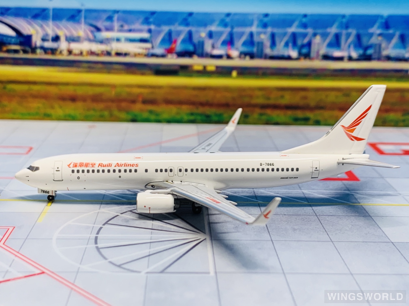 Pandamodel 1:400 PM-B-7866 Ruili Airlines 瑞丽航空 Boeing 737-800 B-7866