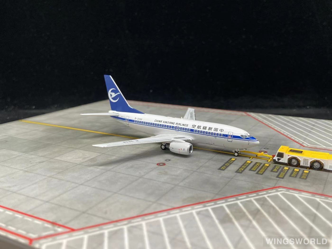C Model 1:400 C0021 China Xinjiang Airlines 中国新疆航空 Boeing 737-700 B-2698