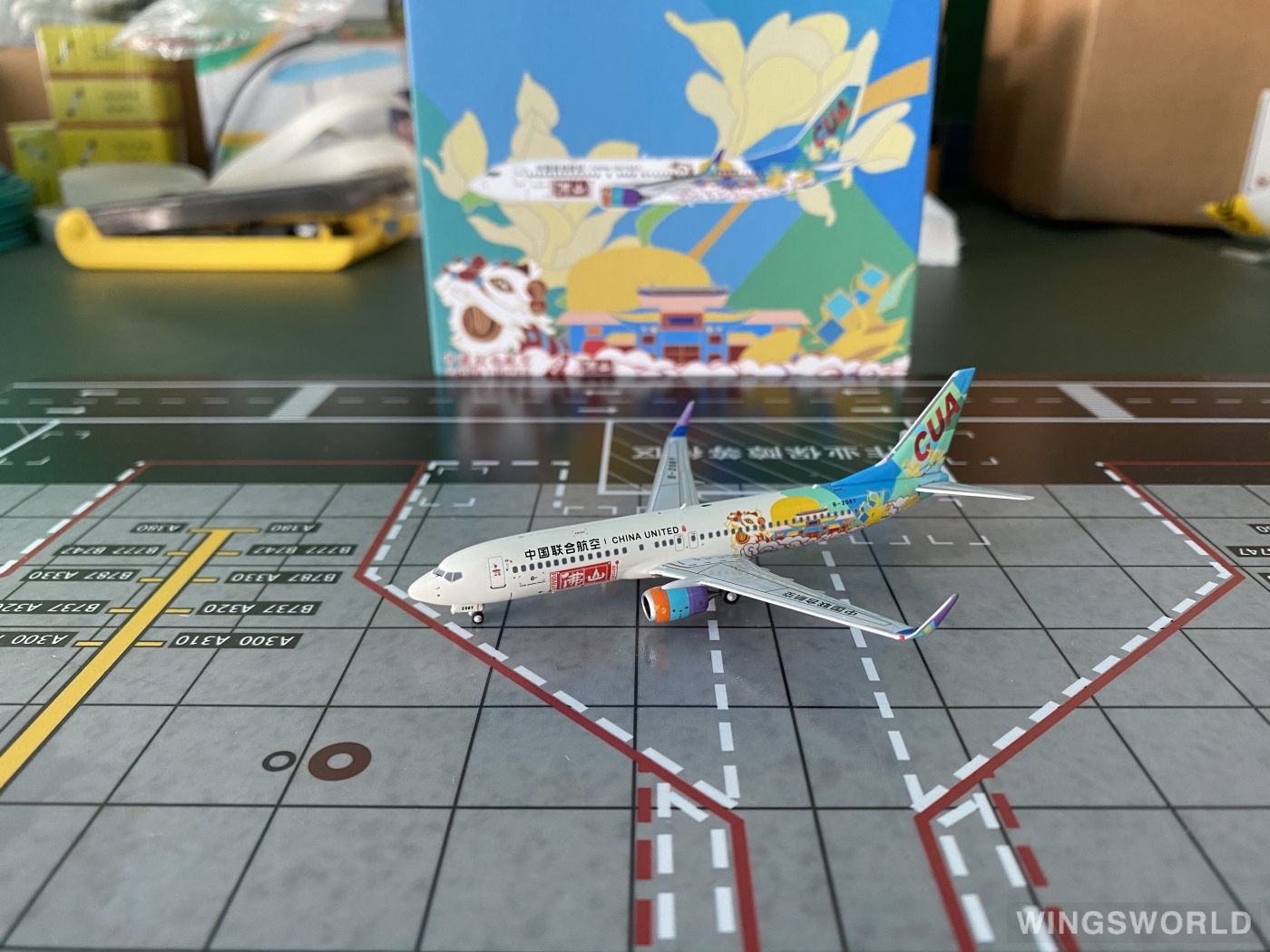 NGmodels 1:400 NG58203 China United Airlines 中国联合航空 Boeing 737-800 B-208Y