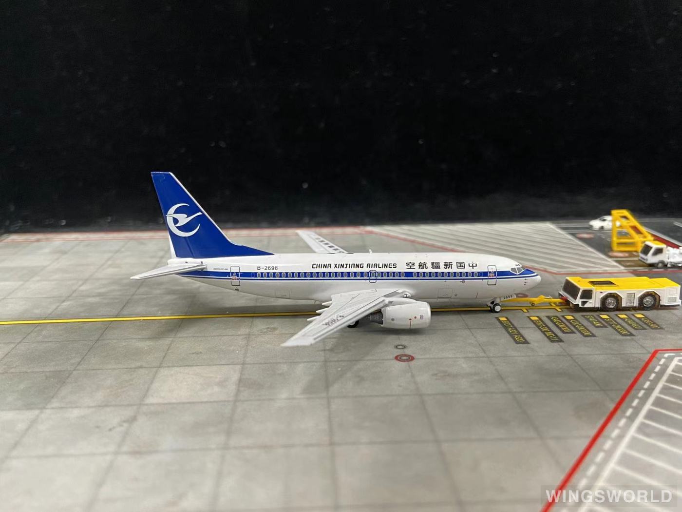 C Model 1:400 C0021 China Xinjiang Airlines 中国新疆航空 Boeing 737-700 B-2698