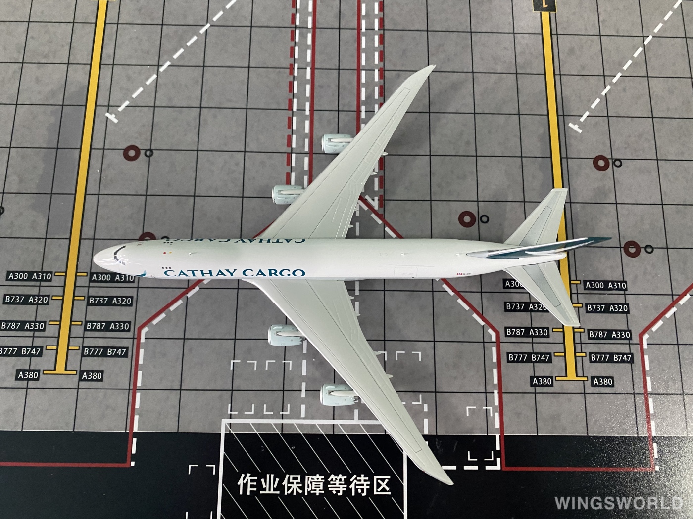 Phoenix 1:400 PH04575 Cathay Pacific 国泰航空 Boeing 747-8F B-LJN