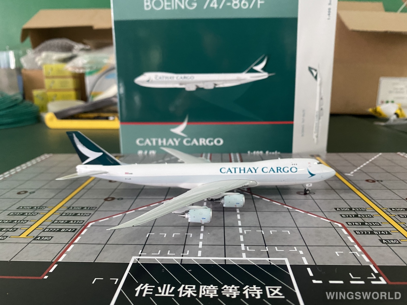 Phoenix 1:400 PH04575 Cathay Pacific 国泰航空 Boeing 747-8F B-LJN