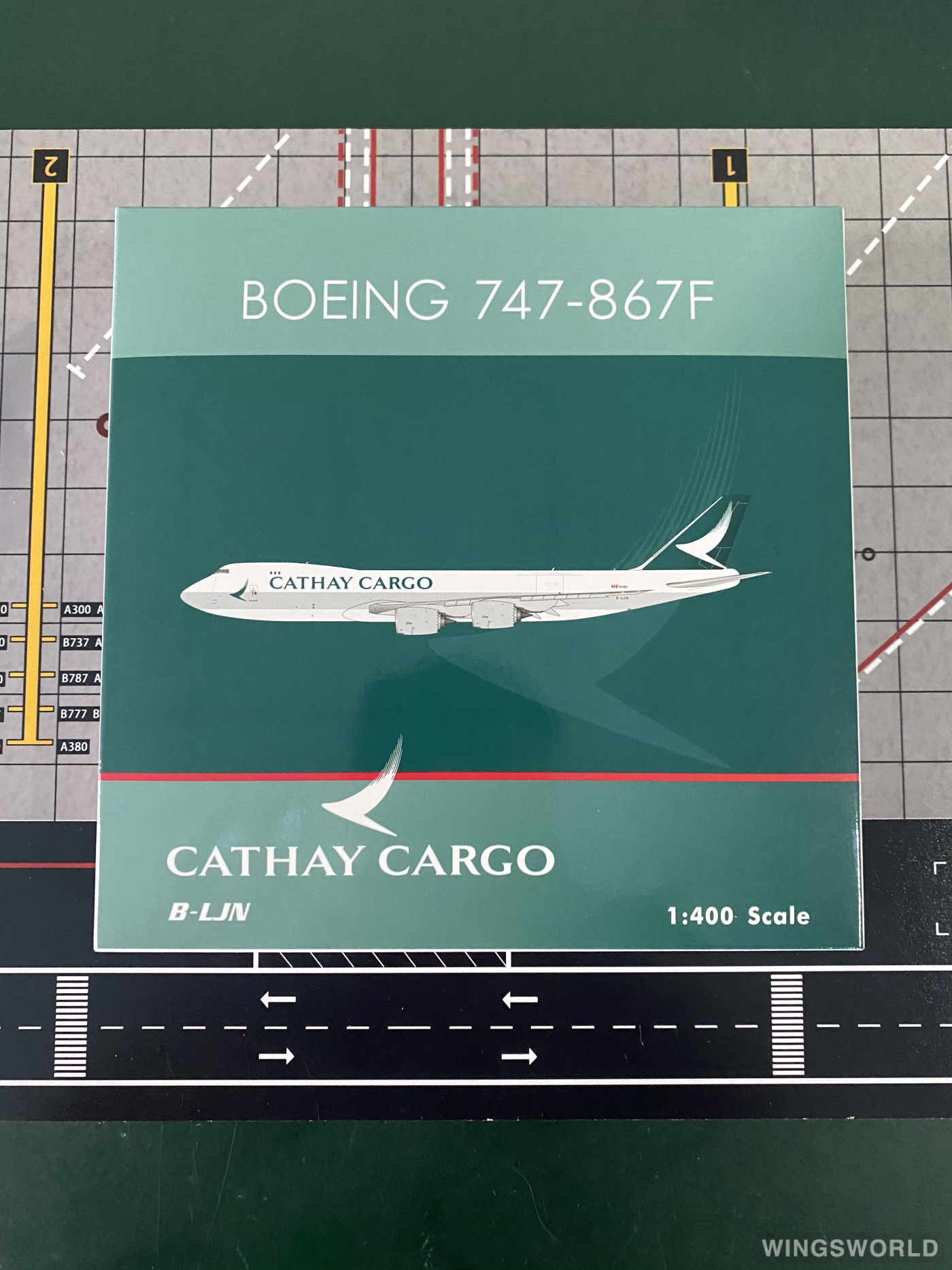 Phoenix 1:400 PH04575 Cathay Pacific 国泰航空 Boeing 747-8F B-LJN