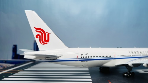 Aviation 1:200中国国際航空ボーイングB777-200 B-2065 Aviation 1:200中国国際航空ボーイングB777-200 B-2065