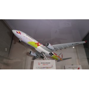 Dragonair 港龙航空 Airbus A330-300 B-HWG  EW2333004 JC Wings 1:200