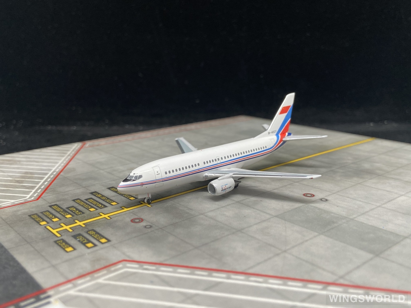 AeroClassics 1:400 ACB4021 PLAAF 中国空军 Boeing 737-300 B-4021