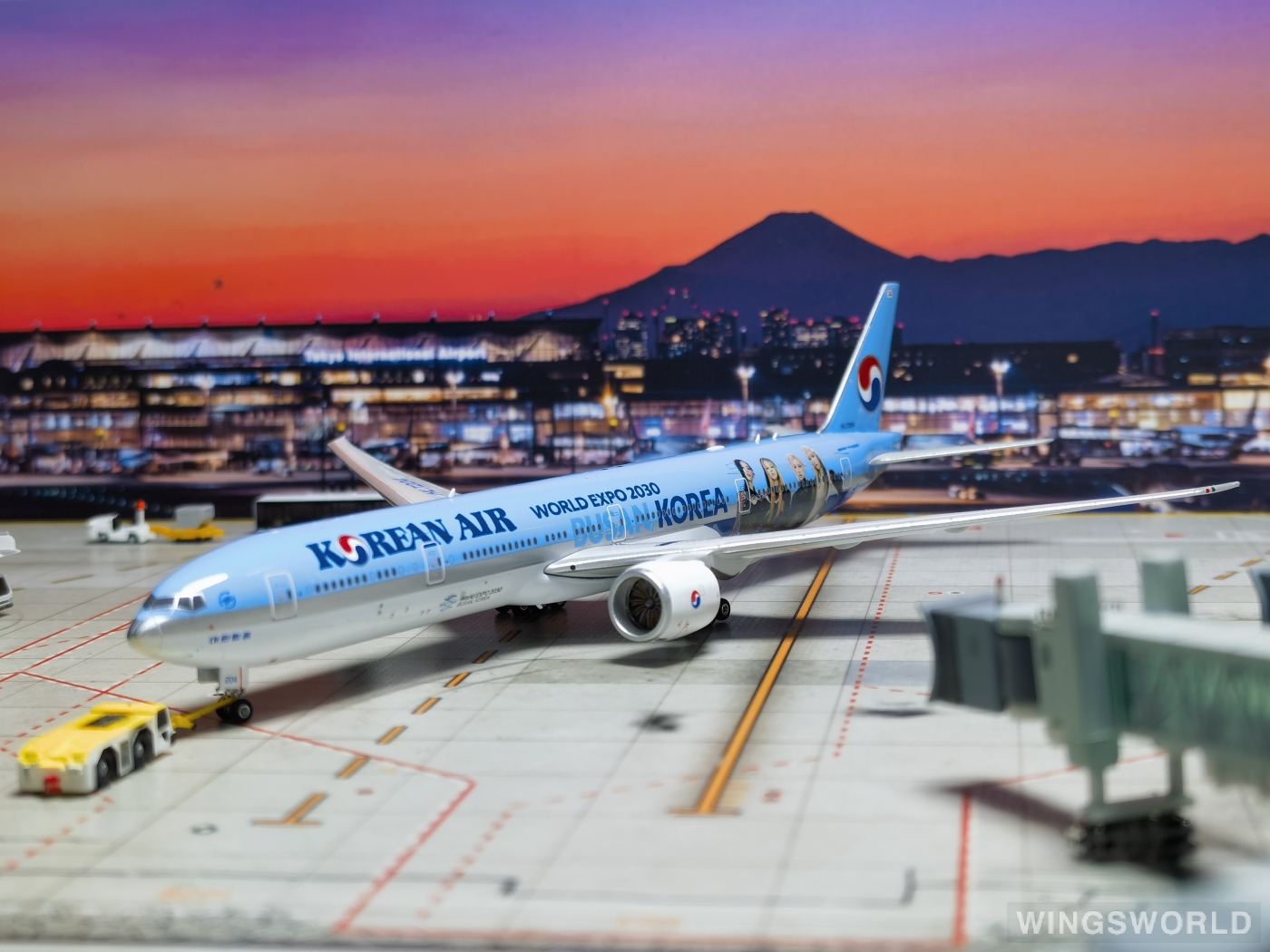 Phoenix 1:400 PH04562 Korean Air 大韩航空 Boeing 777-300ER HL7204