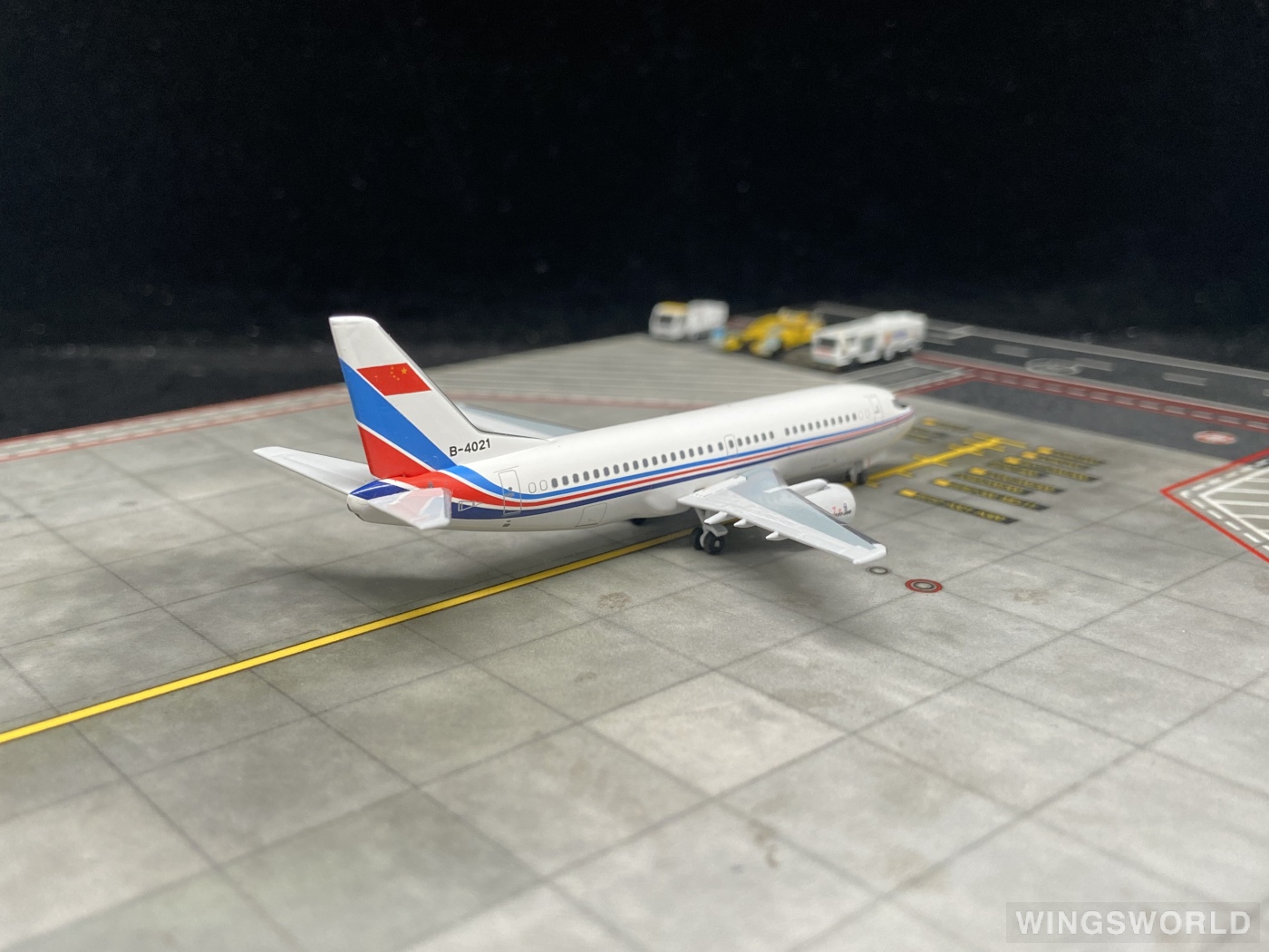 AeroClassics 1:400 ACB4021 PLAAF 中国空军 Boeing 737-300 B-4021
