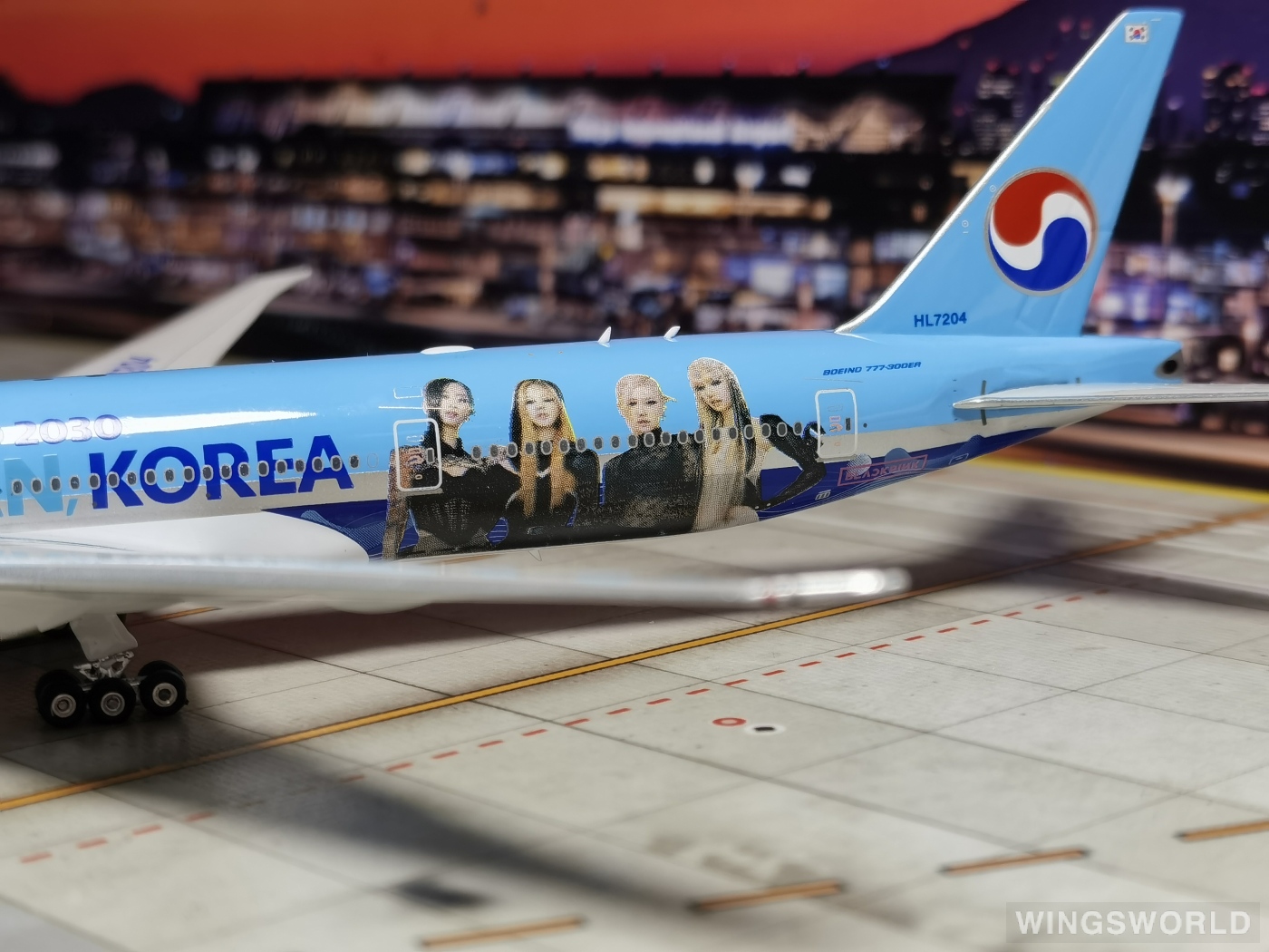 Phoenix 1:400 PH04562 Korean Air 大韩航空 Boeing 777-300ER HL7204