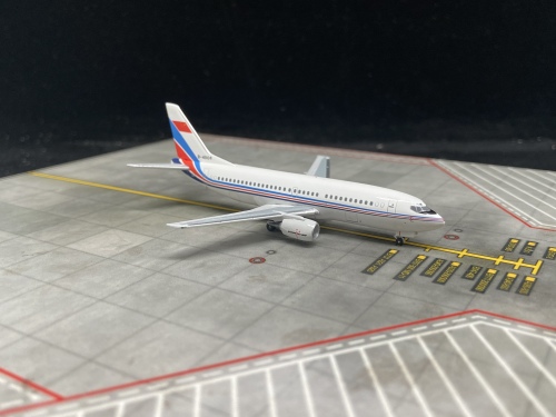 PLAAF 中国空军 Boeing 737-300 B-4008  ACB4008 AeroClassics 1:400