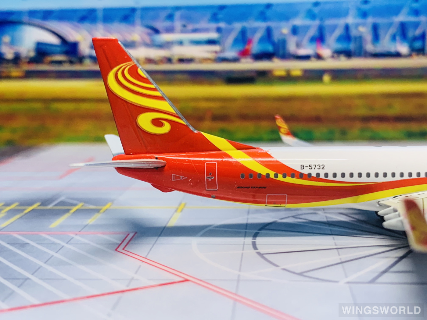 Witty 1:400 WT4738025 Lucky Air 祥鹏航空 Boeing 737-800 B-5732
