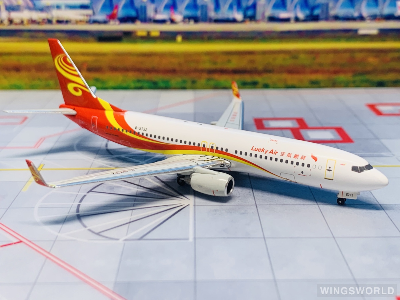 Witty 1:400 WT4738025 Lucky Air 祥鹏航空 Boeing 737-800 B-5732