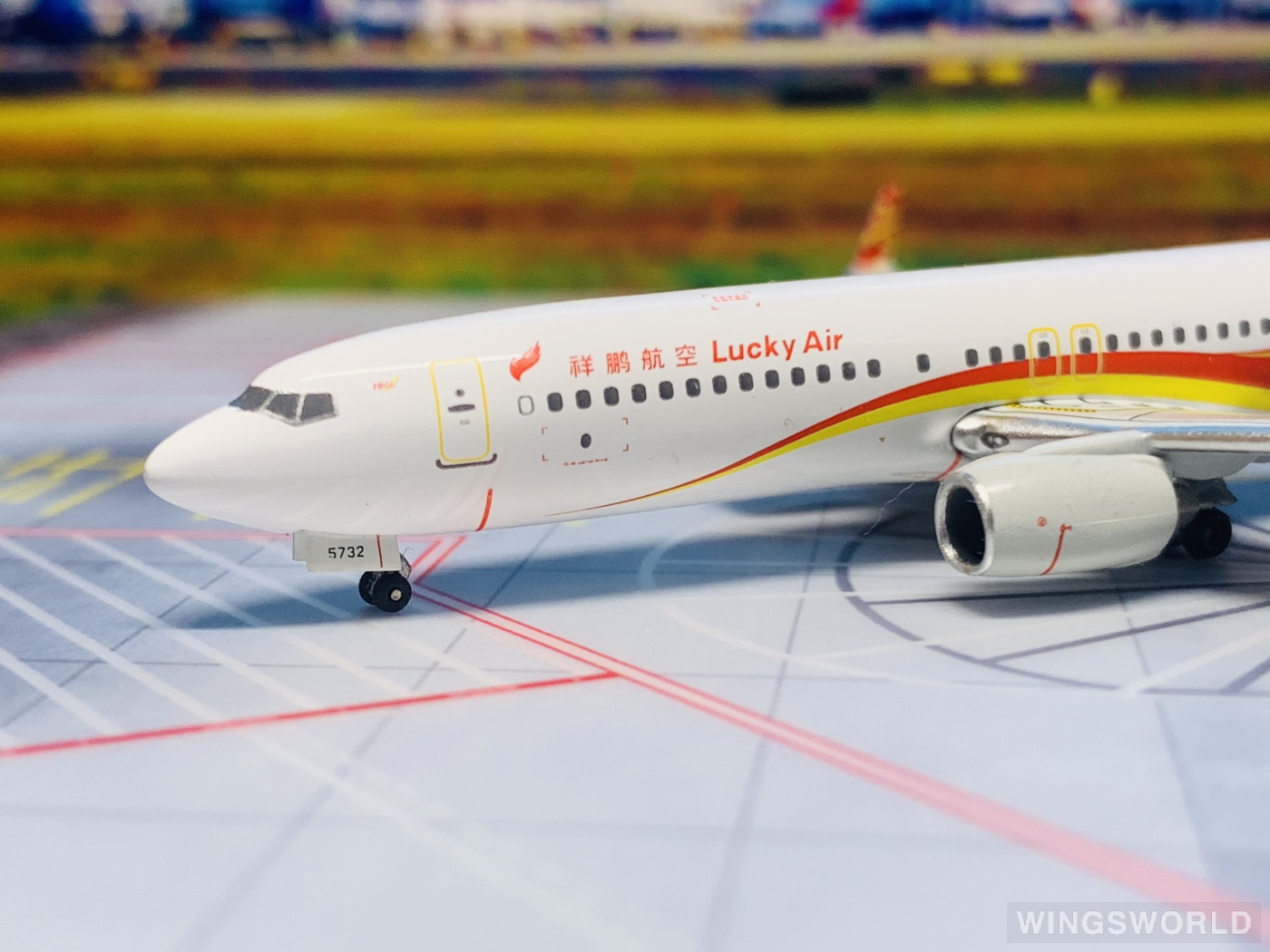 Witty 1:400 WT4738025 Lucky Air 祥鹏航空 Boeing 737-800 B-5732