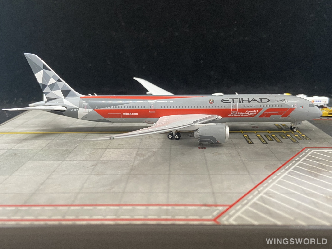 Phoenix 1:400 PH04243 Etihad Airways 阿提哈德航空 Boeing 787-9 A6-BLV