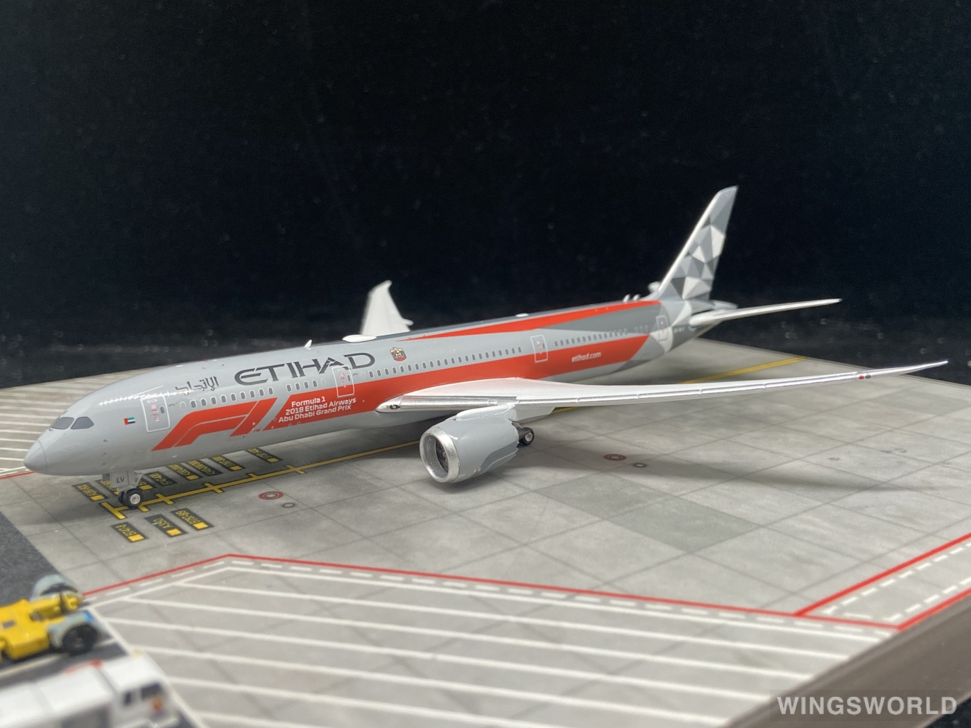 Phoenix 1:400 PH04243 Etihad Airways 阿提哈德航空 Boeing 787-9 A6-BLV