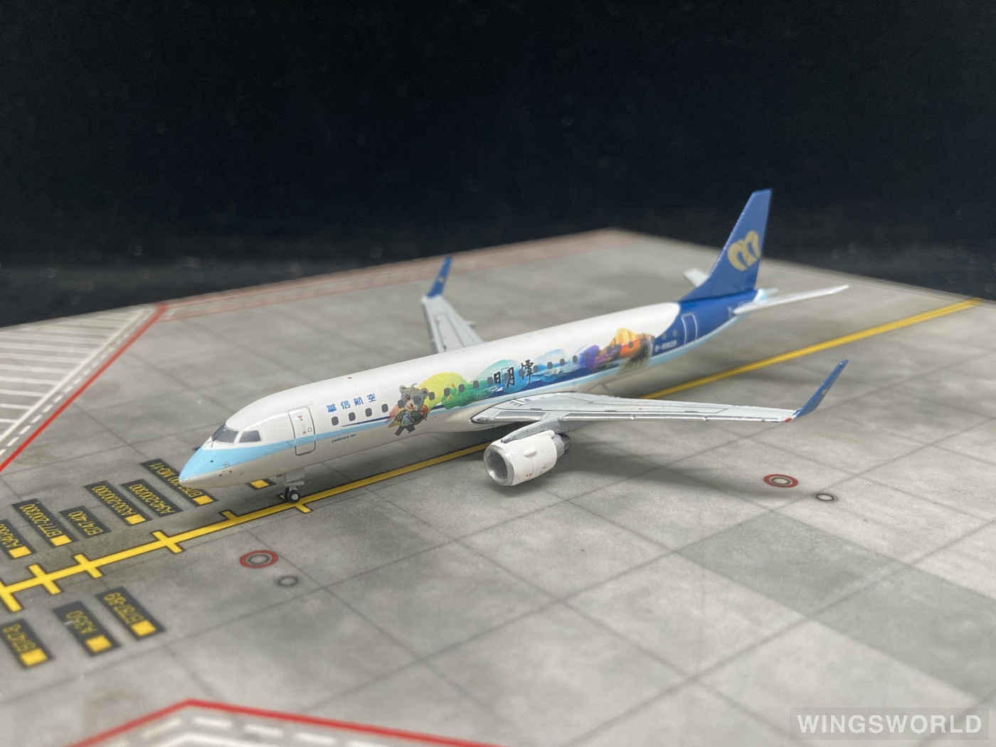 JC Wings 1:400 XX4669 Mandarin Airlines 华信航空 Embraer ERJ-190 B-16829