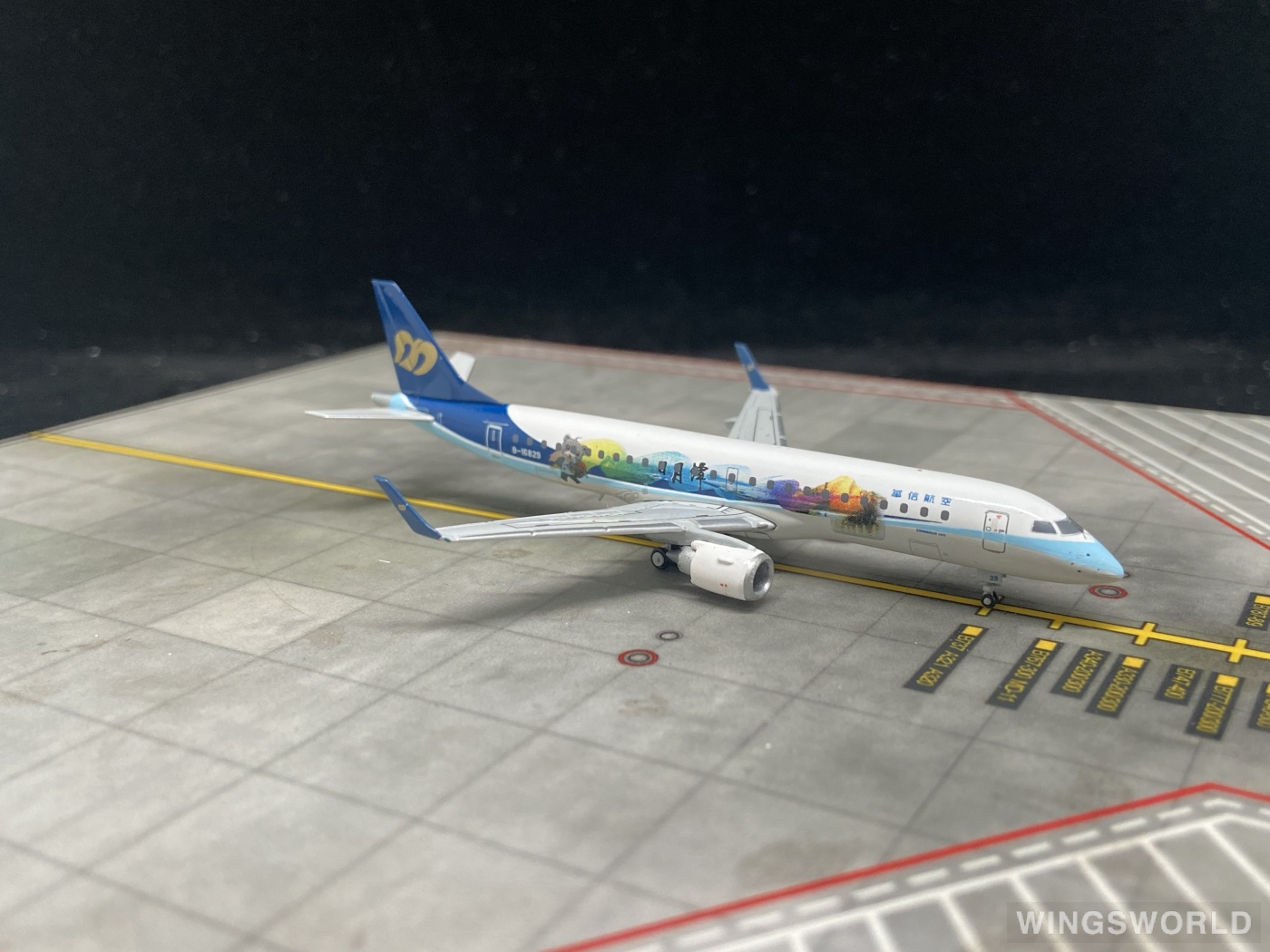 JC Wings 1:400 XX4669 Mandarin Airlines 华信航空 Embraer ERJ-190 B-16829