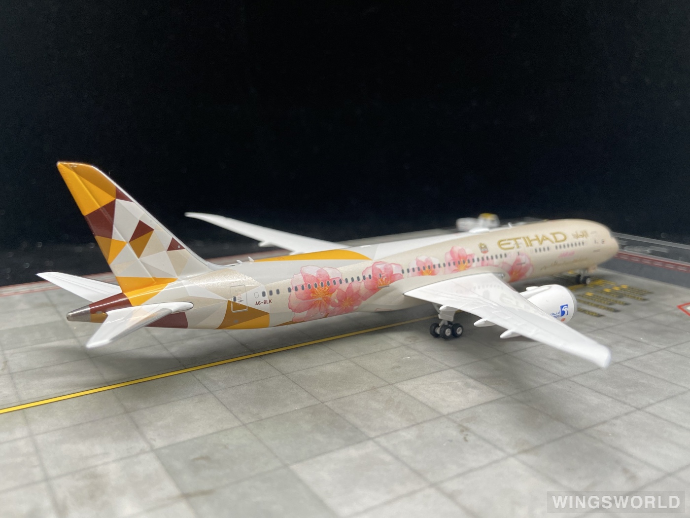 Phoenix 1:400 PH04313 Etihad Airways 阿提哈德航空 Boeing 787-9 A6-BLK