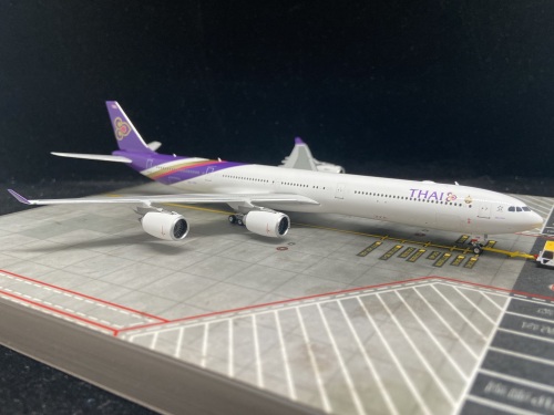 タイ国際航空A340-600 1/400 Amazon.com: Phoenix Thai for Airbus A340-600 HS-TNB 1:400