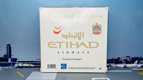 Etihad Airways 阿提哈德航空 Boeing 777-300ER A6-ETB 2004s colors. With rolling gears. PH10249 Phoenix 1:400