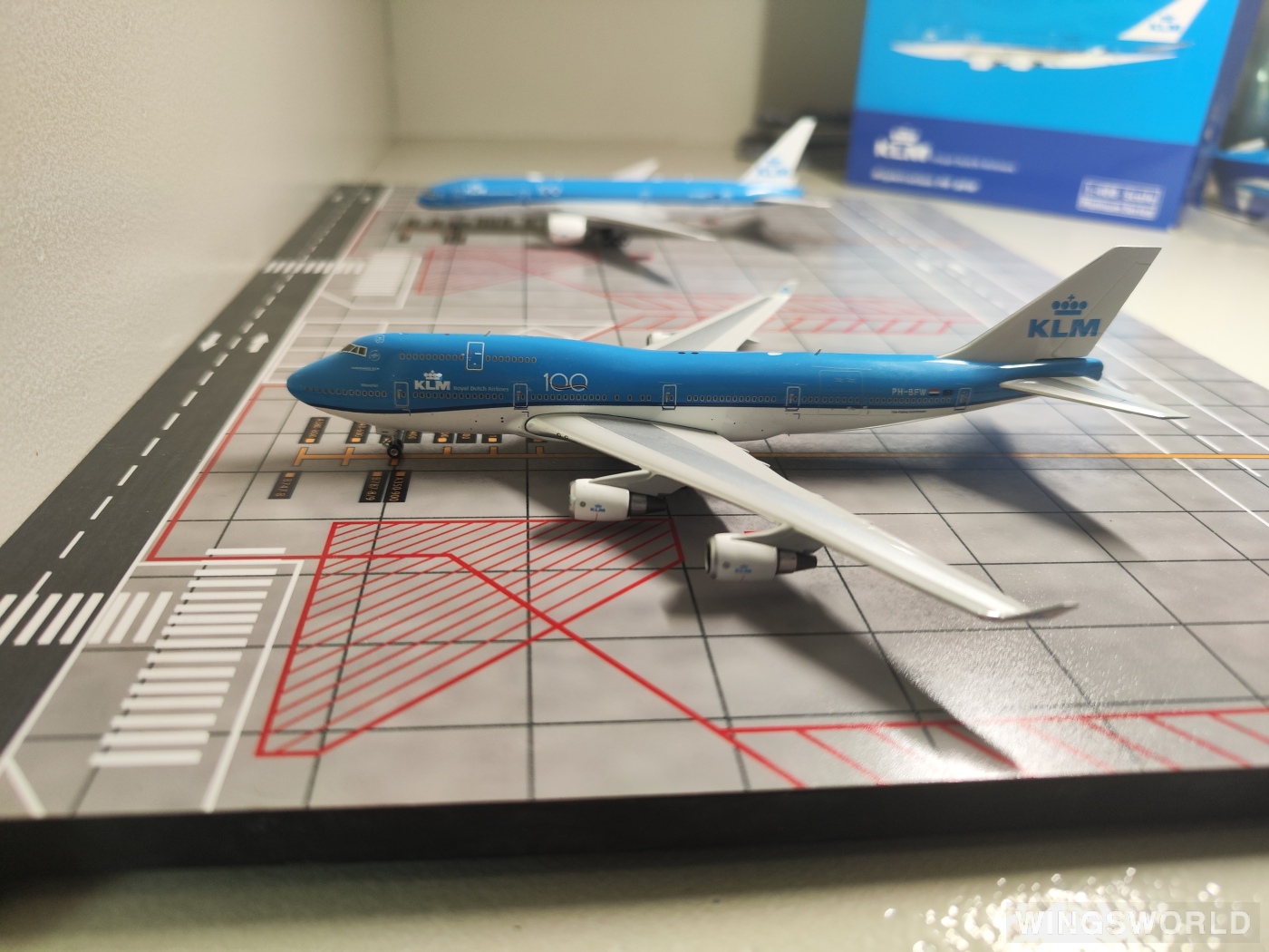Phoenix 1:400 PH11562 KLM 荷兰皇家航空 Boeing 747-400 PH-BFW