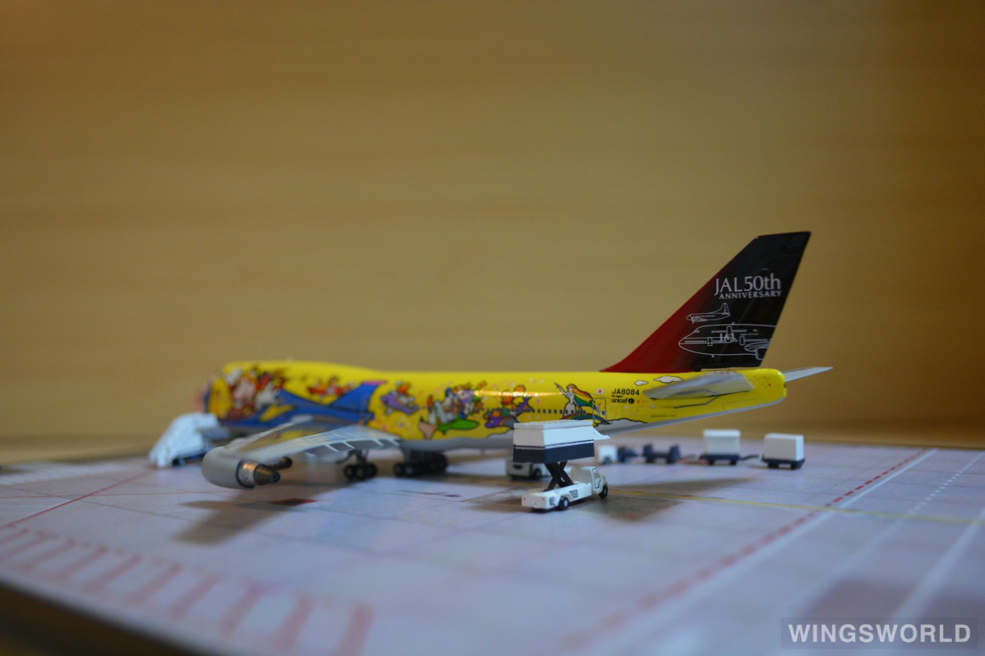 Phoenix 1:400 PH04013 Japan Airlines 日本航空 Boeing 747-400 JA8084