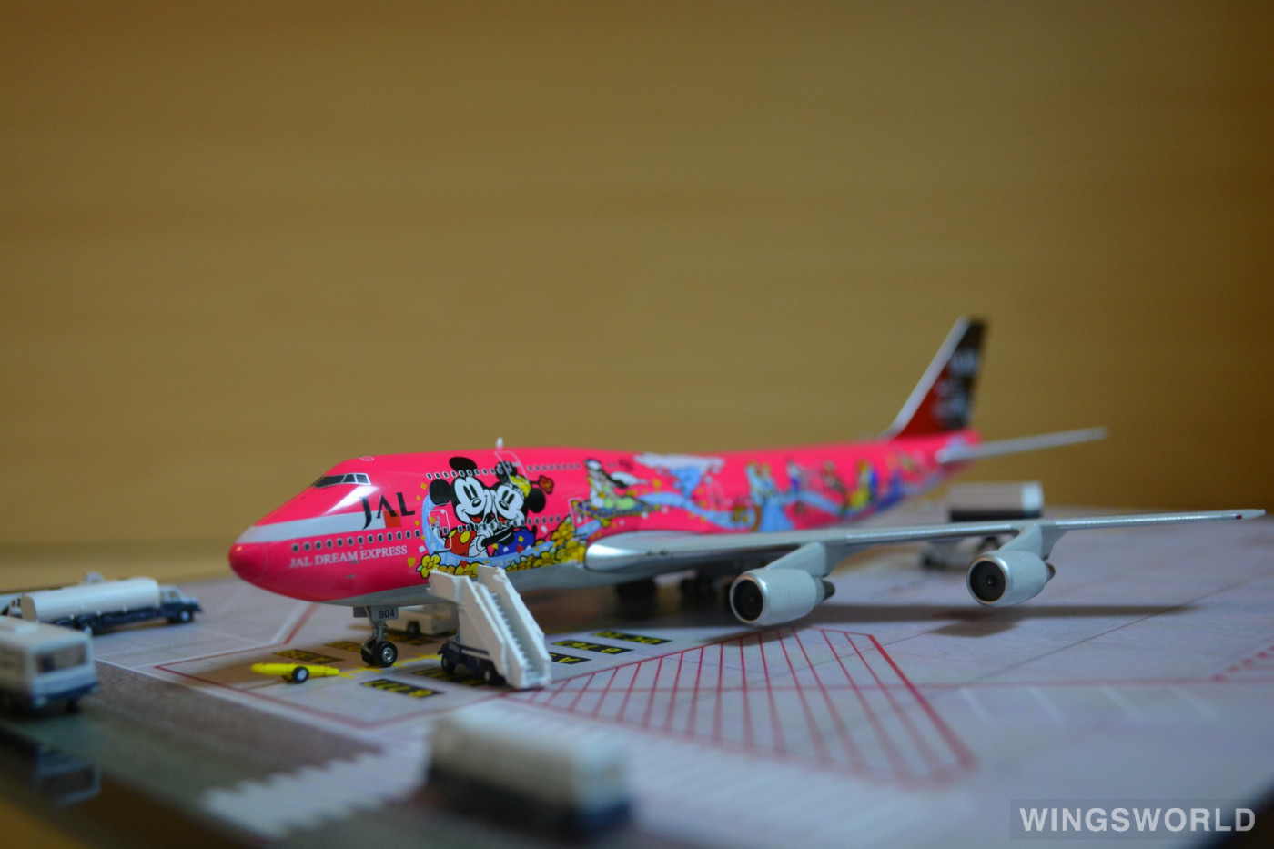 Phoenix 1:400 PH04031 Japan Airlines 日本航空 Boeing 747-400 JA8904