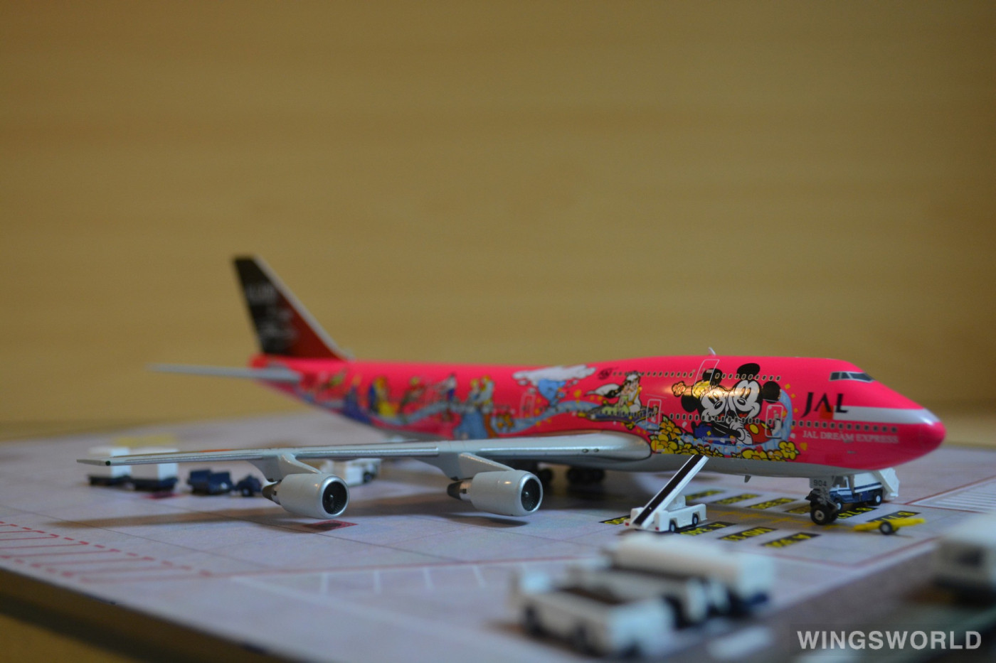 Phoenix 1:400 PH04031 Japan Airlines 日本航空 Boeing 747-400 JA8904