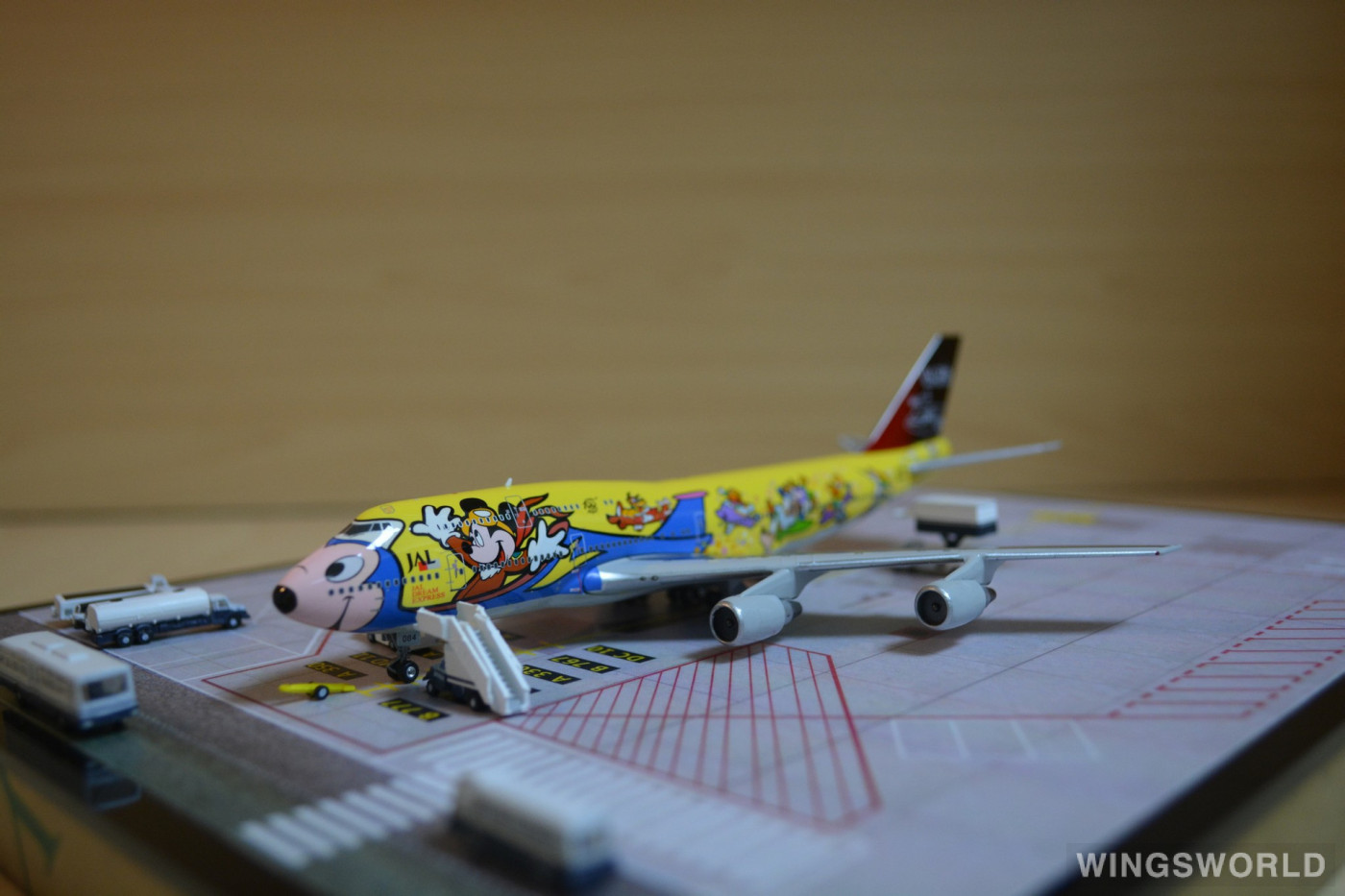 Phoenix 1:400 PH04013 Japan Airlines 日本航空 Boeing 747-400 JA8084