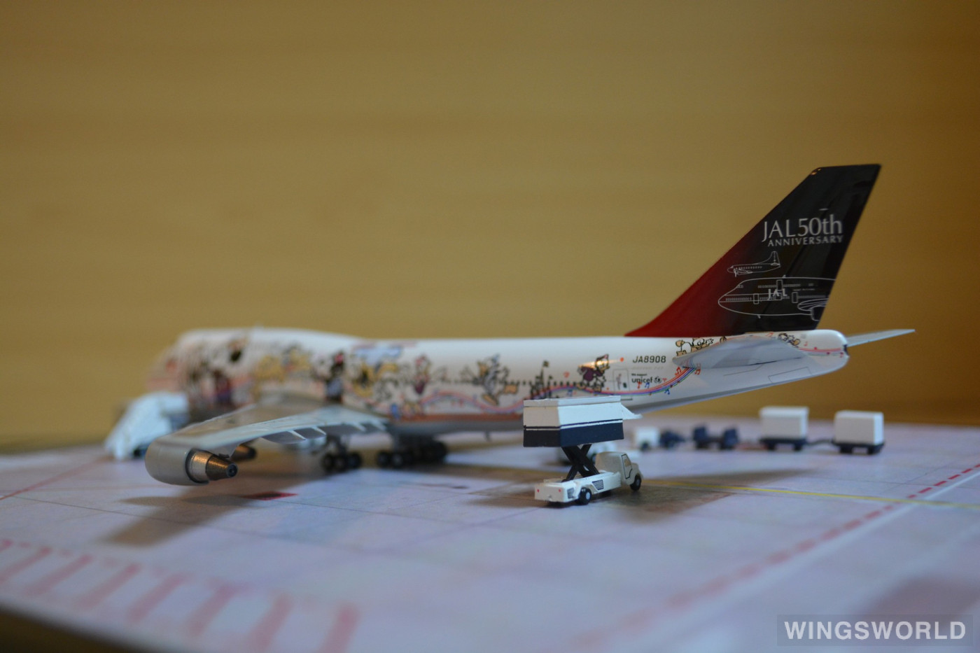 Phoenix 1:400 PH04024 Japan Airlines 日本航空 Boeing 747-400 JA8908