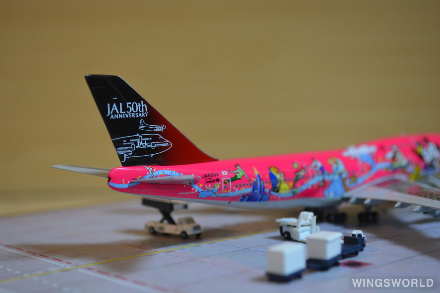 Phoenix 1:400 PH04031 Japan Airlines 日本航空 Boeing 747-400 JA8904