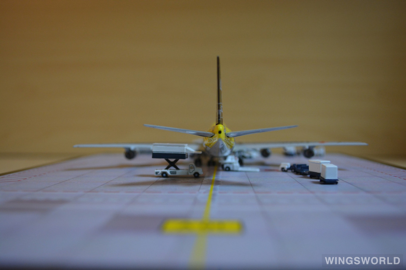 Phoenix 1:400 PH04013 Japan Airlines 日本航空 Boeing 747-400 JA8084